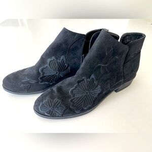 NWOT JG Shoes Black Faux Suede Booties